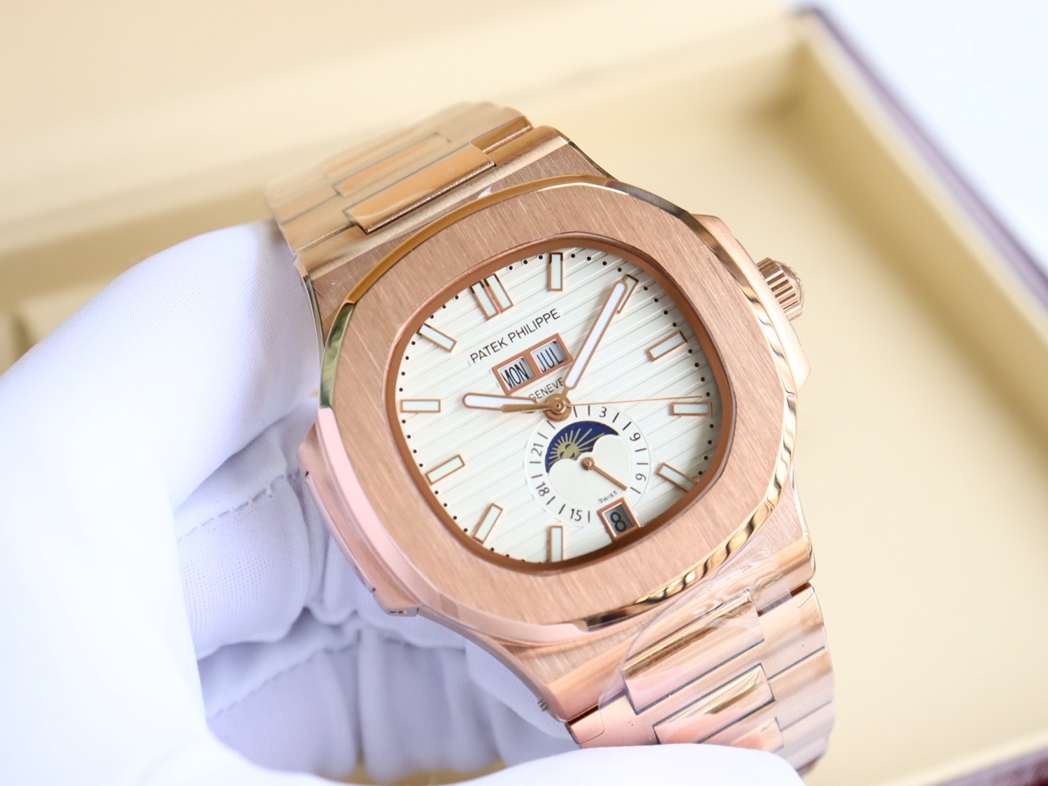 "강철 시계의 제왕, 영광 재현" 올해의 신제품 — 강철 시계의 제왕, 파테크 필립 '노틸러스' 멀티펑션 완전 신규 혜택 돌파!