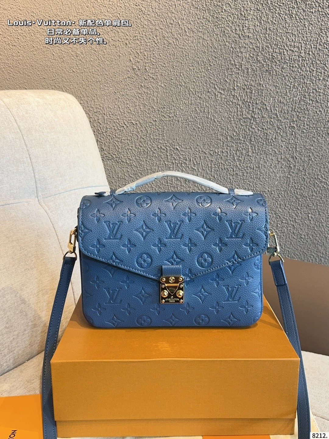 Louis Vuitton 루이비통. 제품 가격은 협의 가능합니다. 구매를 원하시면 WhatsApp +44 7985 939995로 문의해 주세요.