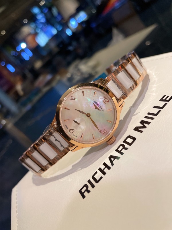 제품 가격은 협의 가능합니다. 구매를 원하시면 WhatsApp +44 7985 939995로 문의해 주세요.