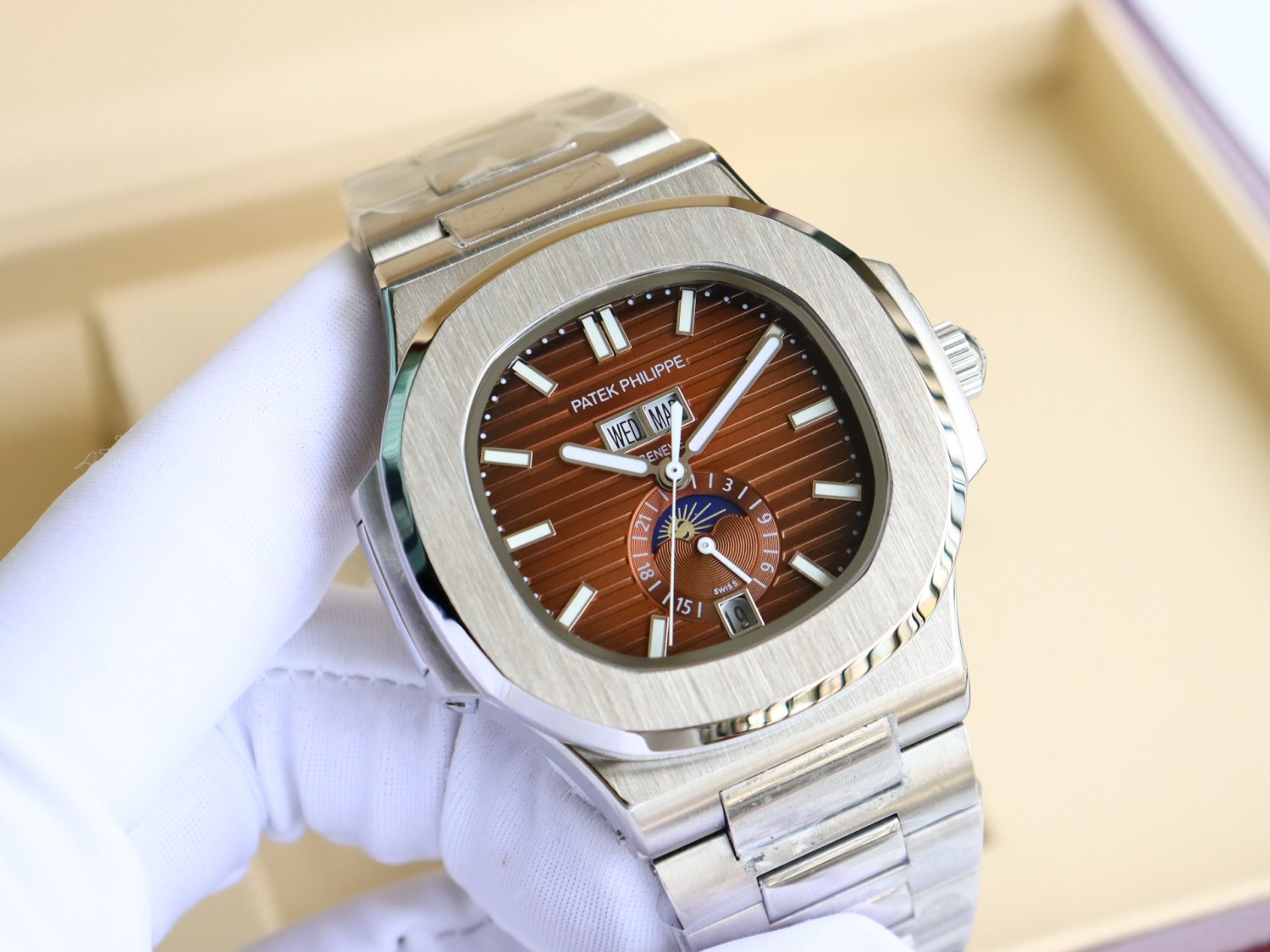 "강철 시계의 제왕, 영광을 재현하다" 올해의 신제품 - 강철 시계의 제왕, 파테크 필립 '노틸러스' 멀티펑션, 완전 신규 혜택으로 돌아왔습니다!