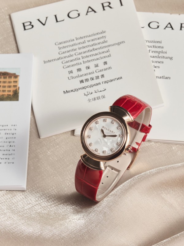 Bulgari 불가리.제품 가격은 협의 가능합니다. 구매를 원하시면 WhatsApp +44 7985 939995로 문의해 주세요.