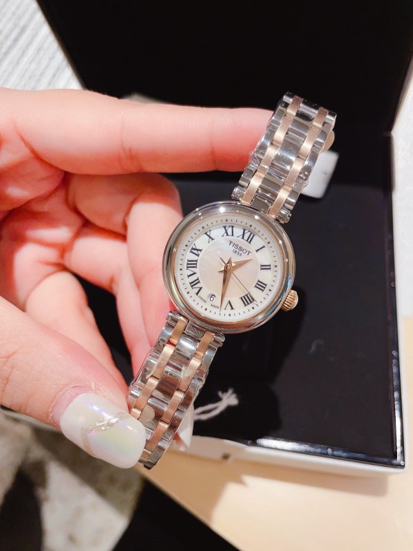 Tissot 티쏘 .제품 가격은 협의 가능합니다. 구매를 원하시면 WhatsApp +44 7985 939995로 문의해 주세요.