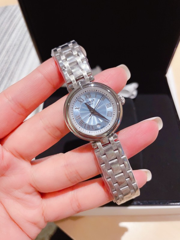 Tissot 티쏘 .제품 가격은 협의 가능합니다. 구매를 원하시면 WhatsApp +44 7985 939995로 문의해 주세요.
