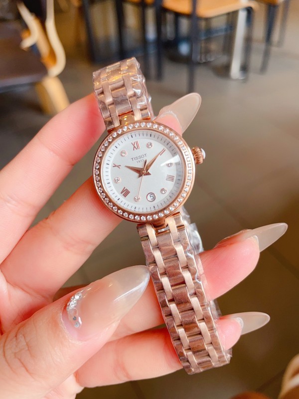 Tissot 티쏘 .제품 가격은 협의 가능합니다. 구매를 원하시면 WhatsApp +44 7985 939995로 문의해 주세요.