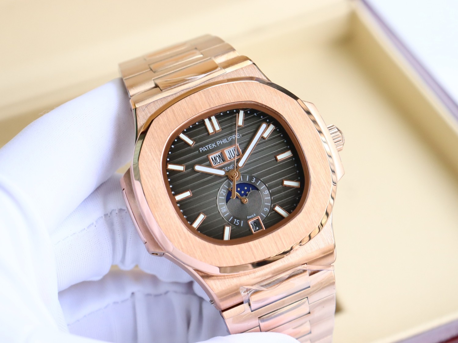 "강철 시계의 제왕, 영광 재현" 올해의 신제품 — 강철 시계의 제왕, 파테크 필립 '노틸러스' 멀티펑션 완전 신규 혜택 돌파!