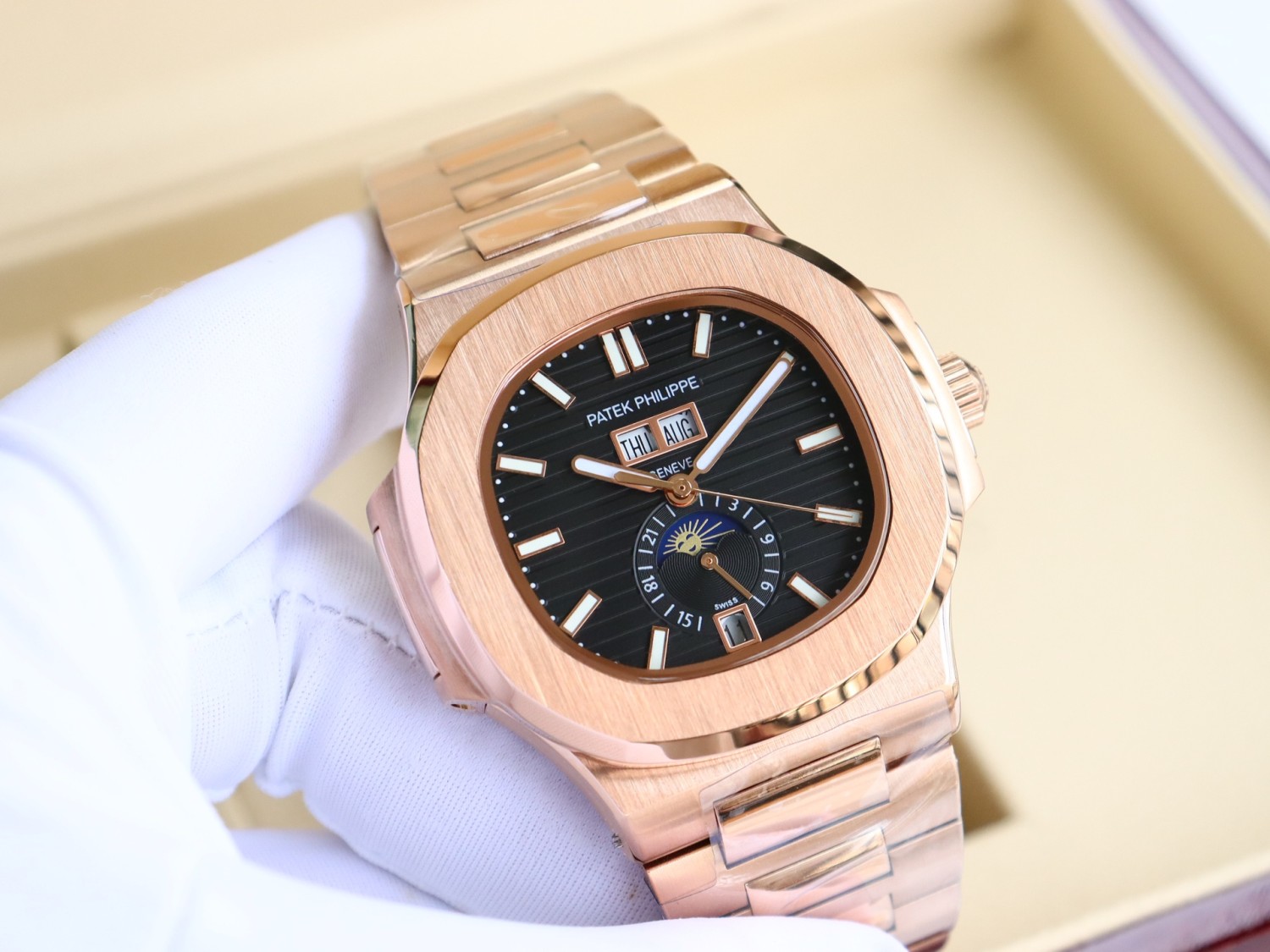 "강철 시계의 제왕, 영광 재현" 올해의 신제품 — 강철 시계의 제왕, 파테크 필립 '노틸러스' 멀티펑션 완전 신규 혜택 돌파!